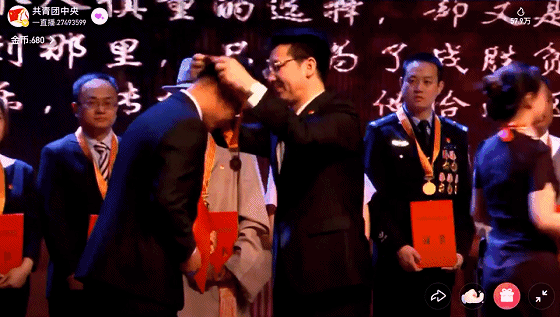 湖北唯一！巴东支教老师袁辉获“中国青年五四奖章”：坚持七年，绝不是心血来潮