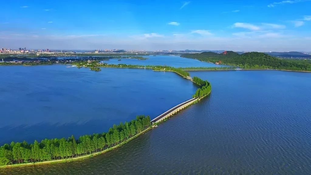 长江经济带2018年经济总量_长江经济带资源分布图(3)