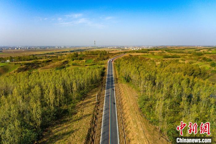 襄阳樊城"一号公路"一角 张沛 摄 【纠错】编辑:admin