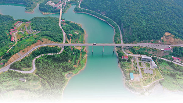 347国道东宝马河段风景如画.图为琵琶洲大桥.荆门晚报记者朱俊波摄
