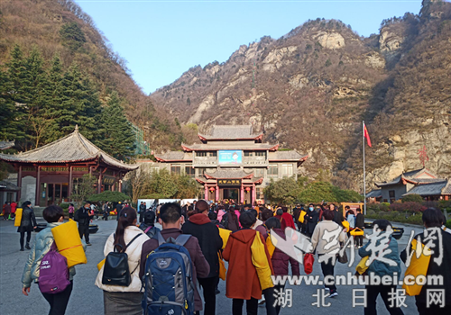武当山人口_武当山图片风景图片