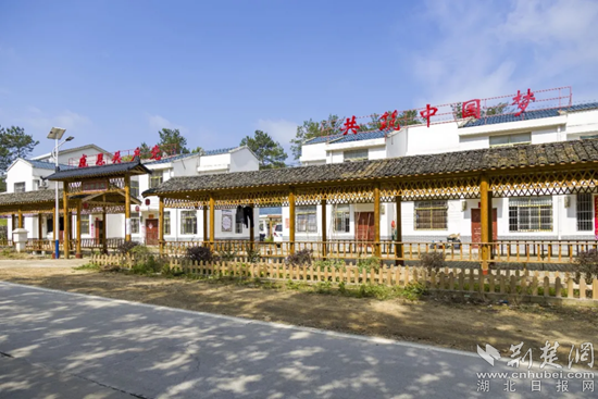 团风县茶冲村美丽乡村画卷徐徐展开