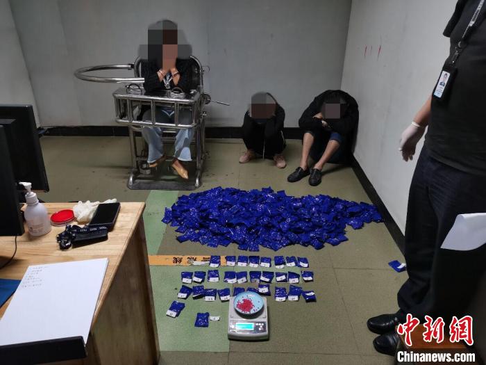 云南德宏:毒贩卫星定位"托运"毒品 警方精准布控抓捕