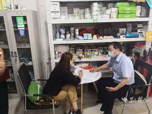 湖北鄂州有多少人口_1家11口人全部感染确诊!这天,他当街跪地......(2)