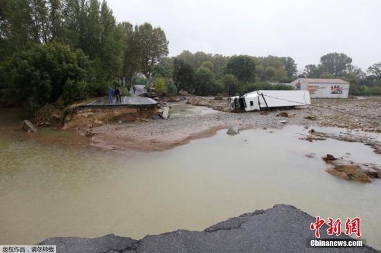 法国南部多地遭遇暴雨洪水等灾害 已造成9人丧生
