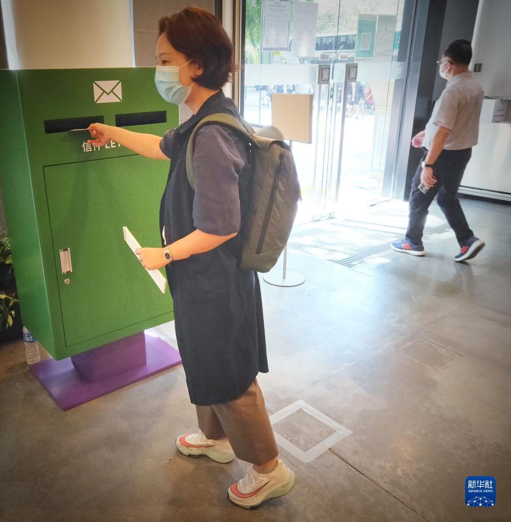 中国路不容易中国梦请坚持142张明信片里的香港寄语
