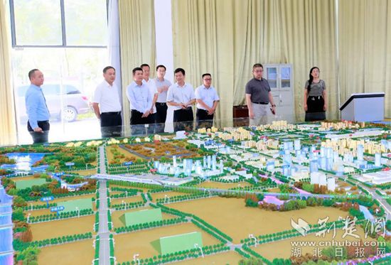 TCL科技产业园来黄州考察。_副本.jpg