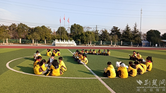 滨湖学校运动场书声琅琅.jpg
