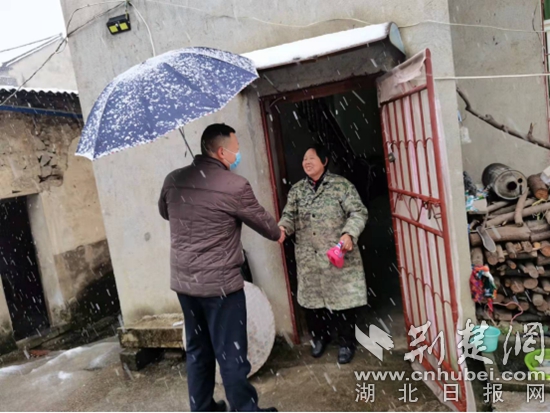 市城市管理综合执法大队驻陈贵镇矿山村工作队走访.jpg