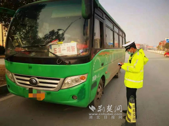交警上路执勤 (1).jpg