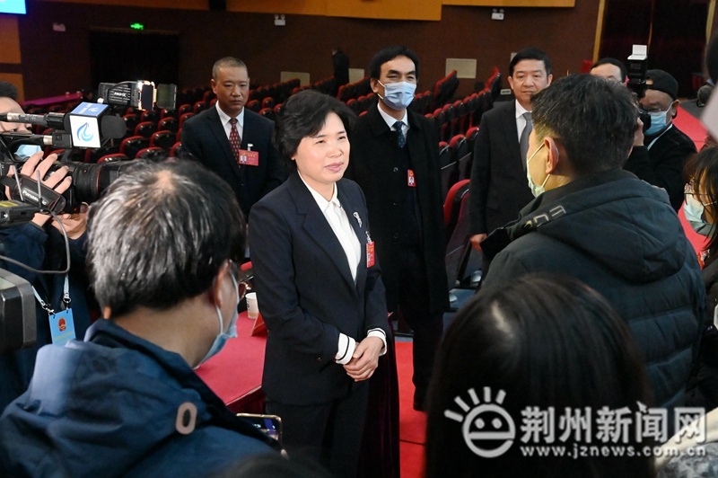 周志红感谢市民代表们关心,支持,监督政府工作,希望他们多提宝贵意见
