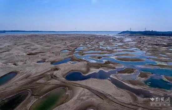 网红沙滩.jpg