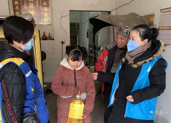 留守儿童萱萱.jpg