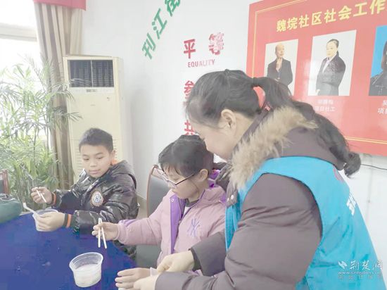 个案服务对象在社工陪伴下，心理得到疏导.jpg.jpg
