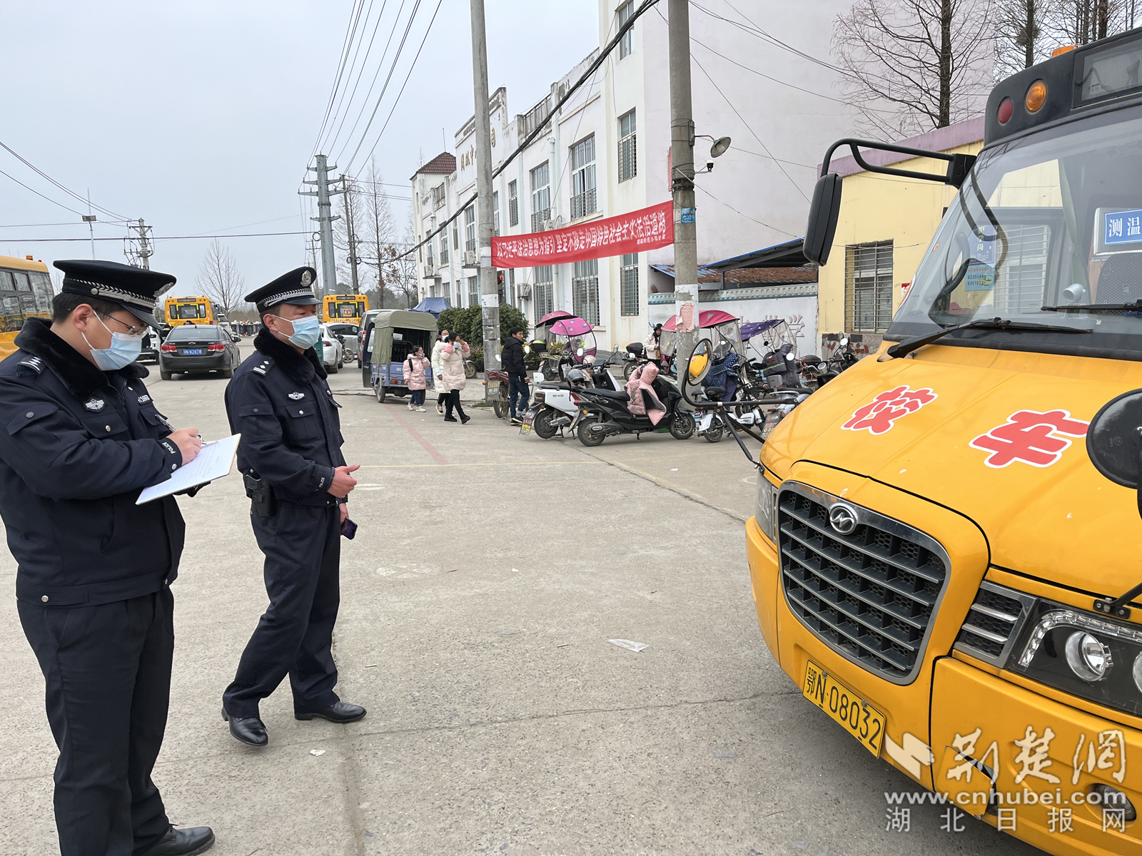 对校车及校车司机开展拉网式排查.png.png