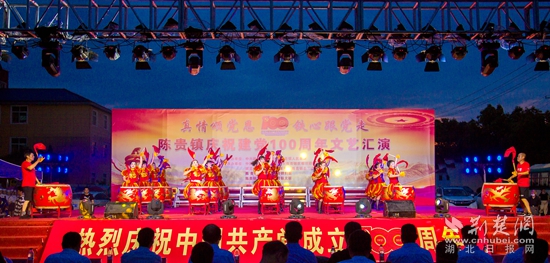 36-8 威风锣鼓震撼开场.jpg