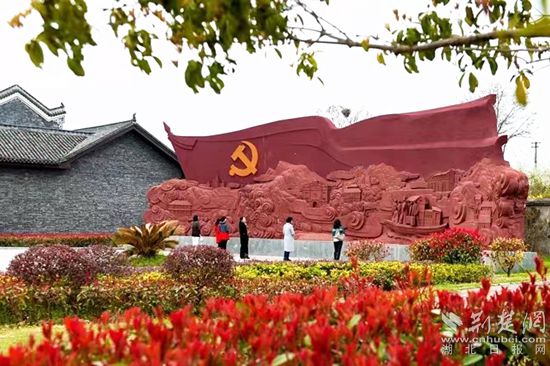 5、陈潭秋故居宣誓广场_副本.jpg