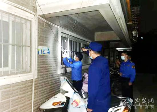 飞线充电隐患多  基层治理显“神通”.jpg