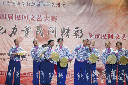 大悟油梓树艺术团《十个妯娌逛县城》。.jpg