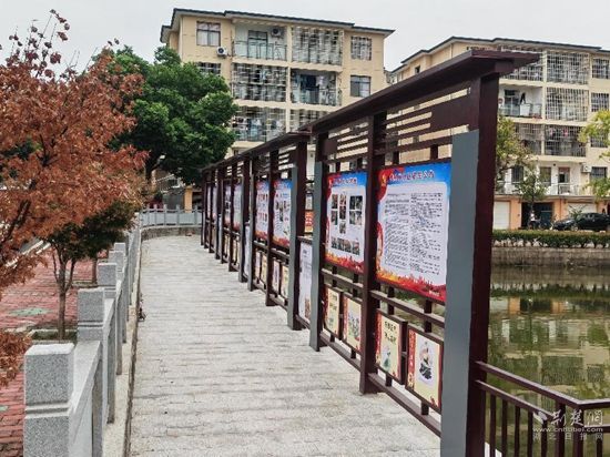 建设以传统美德,文明新风,中国梦,乡村振兴等为主要内容的文化墙,让"