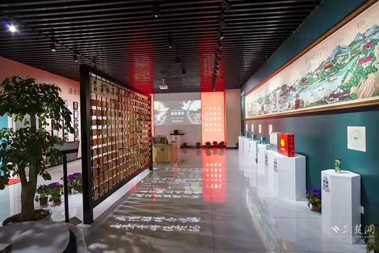 清泉镇地标优品展示馆.jpg