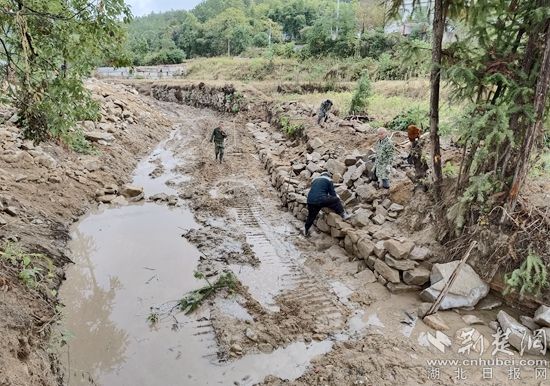 河道治理施工现场2_副本.jpg.jpg