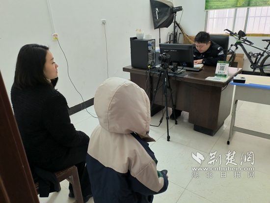 枫林派出所周末服务群众 (1).jpg