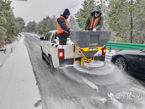 通城G353宁福线南岭段除雪_副本.jpg