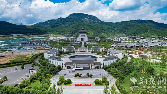 东山问梅村大景.jpg