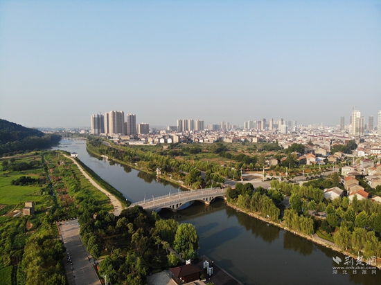 秀美一河两岸.jpg