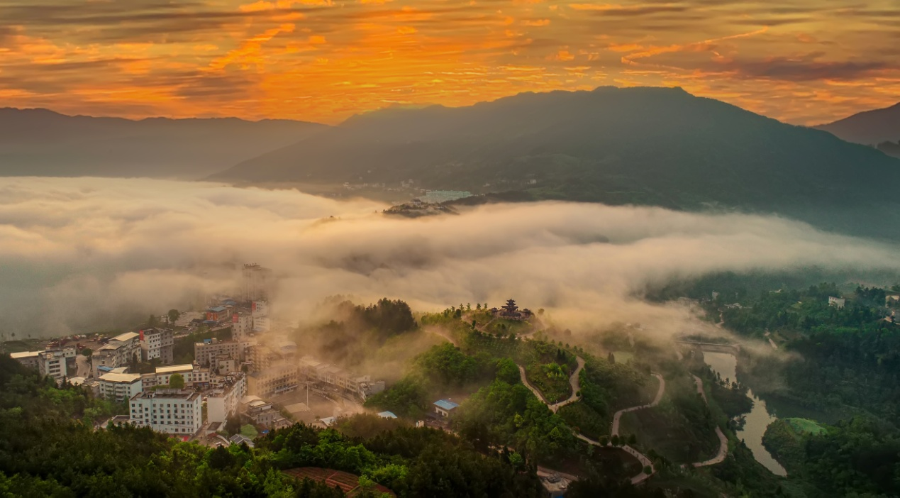 晨曦下的牛乳岭云海 （邓正赋 摄）.png.png