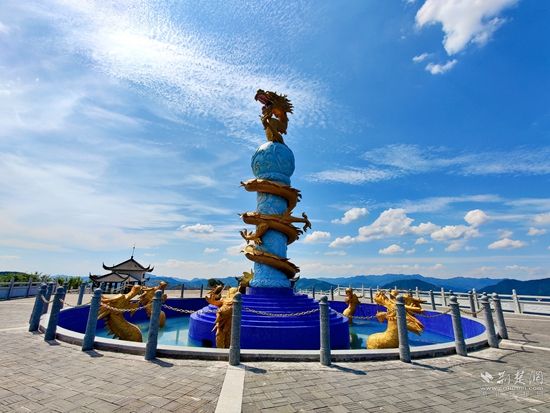通山一镇是华中最大枇杷产地，却有“中国最美湖泊乡村”美誉