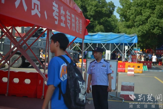 咸宁民警40年警营岁月，退休最后一站为高考学子护航
