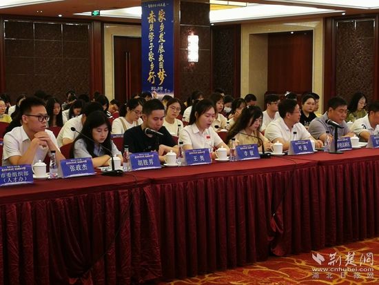 学生代表踊跃发言_副本.jpg.jpg