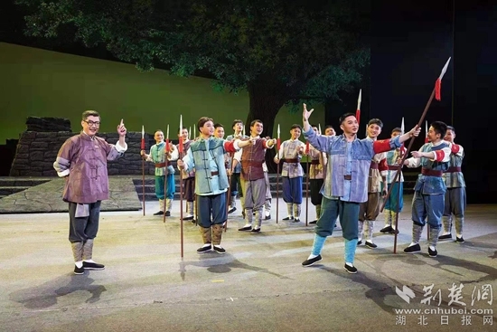 革命历史题材楚剧《天明天亮》演出现场。通讯员供图.webp.jpg