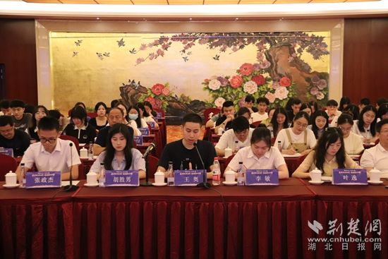 学生代表座谈发言_副本.jpg.jpg