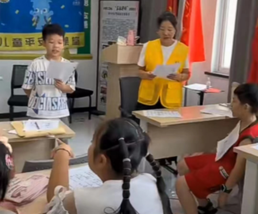 巾帼“暖新”孝感市妇联开展米乐M6 M6米乐盛夏“送清凉”活动(图2)