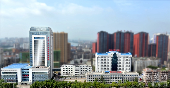2016年1月，新门急诊、外科大楼实现整体搬迁.jpg