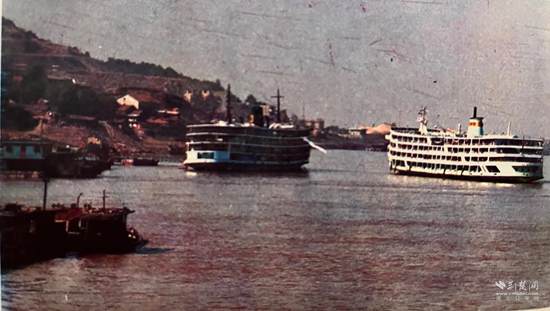 1985年汉宁班客轮首次停靠鄂州港.jpg