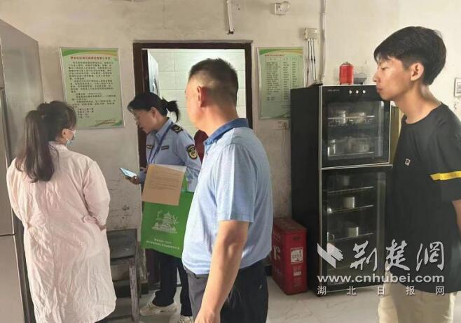 养老机构食堂检查.jpg