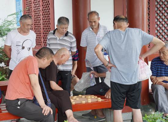 群众休闲娱乐.jpg
