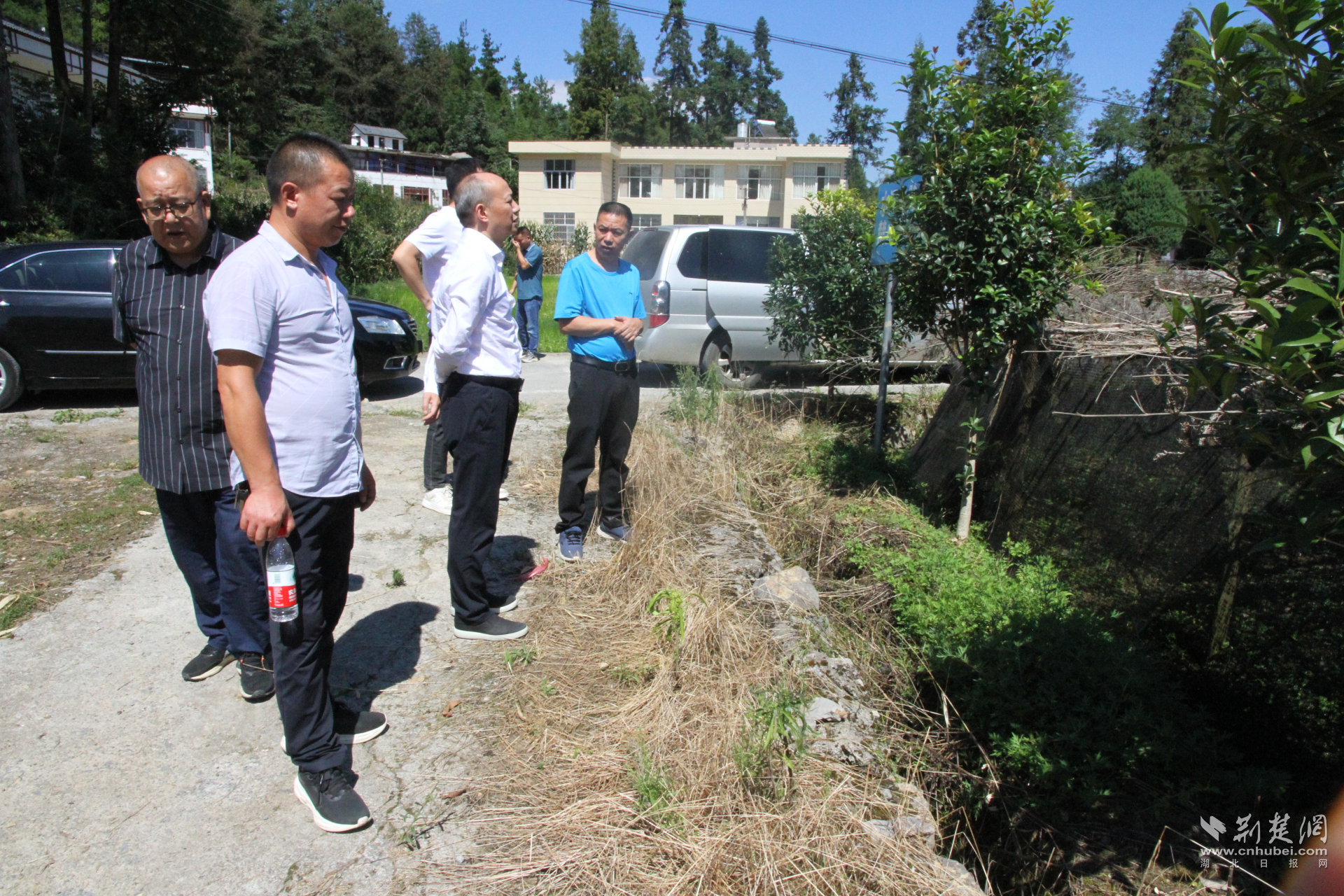 主要负责人实地查看产业园建设.png.png