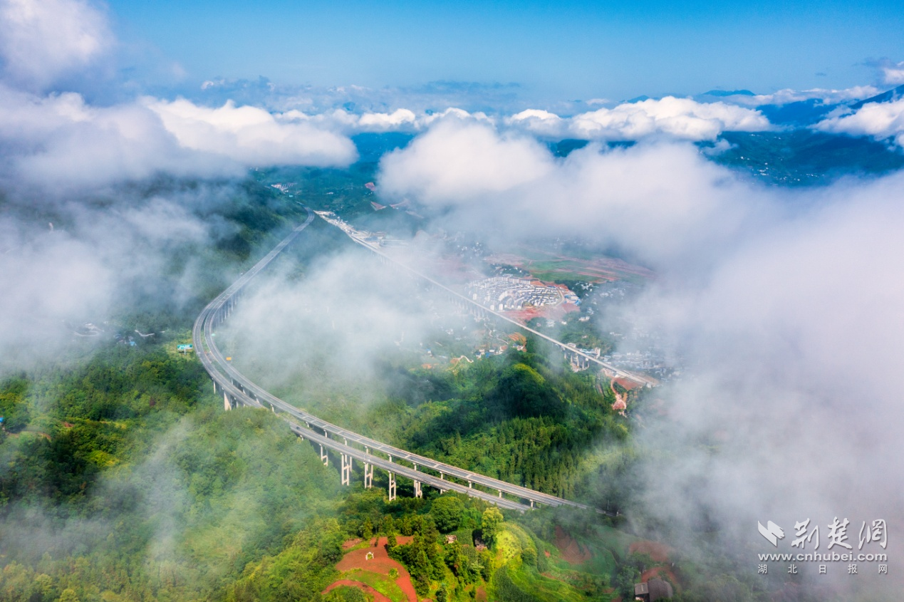 溪丘弯的云海别有洞天 (谭德魁 摄).png.png