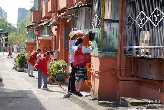 西山街道雷山社区人居环境整治.jpg