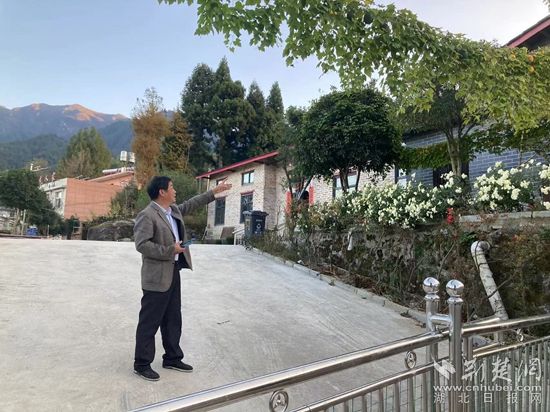 何道关向记者介绍情况 黄铮 摄_副本.jpg.jpg