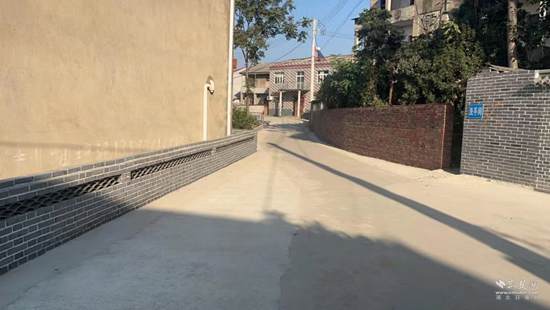 西山街道塘角头村人居环境整治后路面干净整洁.jpg