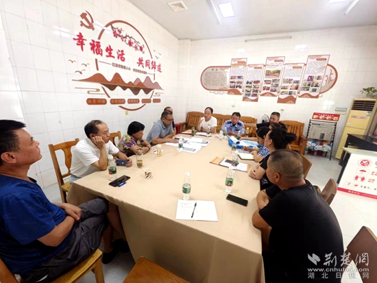 社区召开“五共”议事会，调解单元电梯加装居民矛盾.jpg