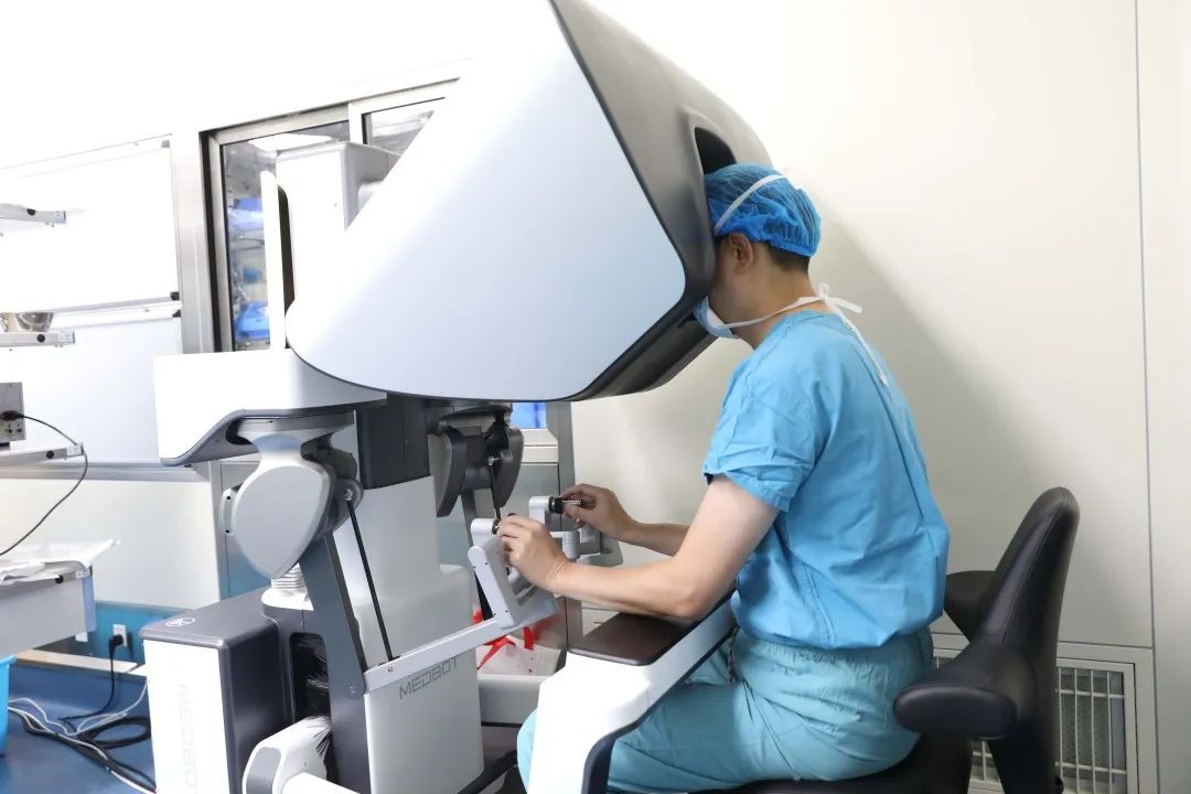 荆州市第一人民医院多项手术机器人技术造福患者