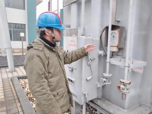 国网荆州变电检修分公司：巡查146座110千伏变电站守护设备安全稳定运行(图1)