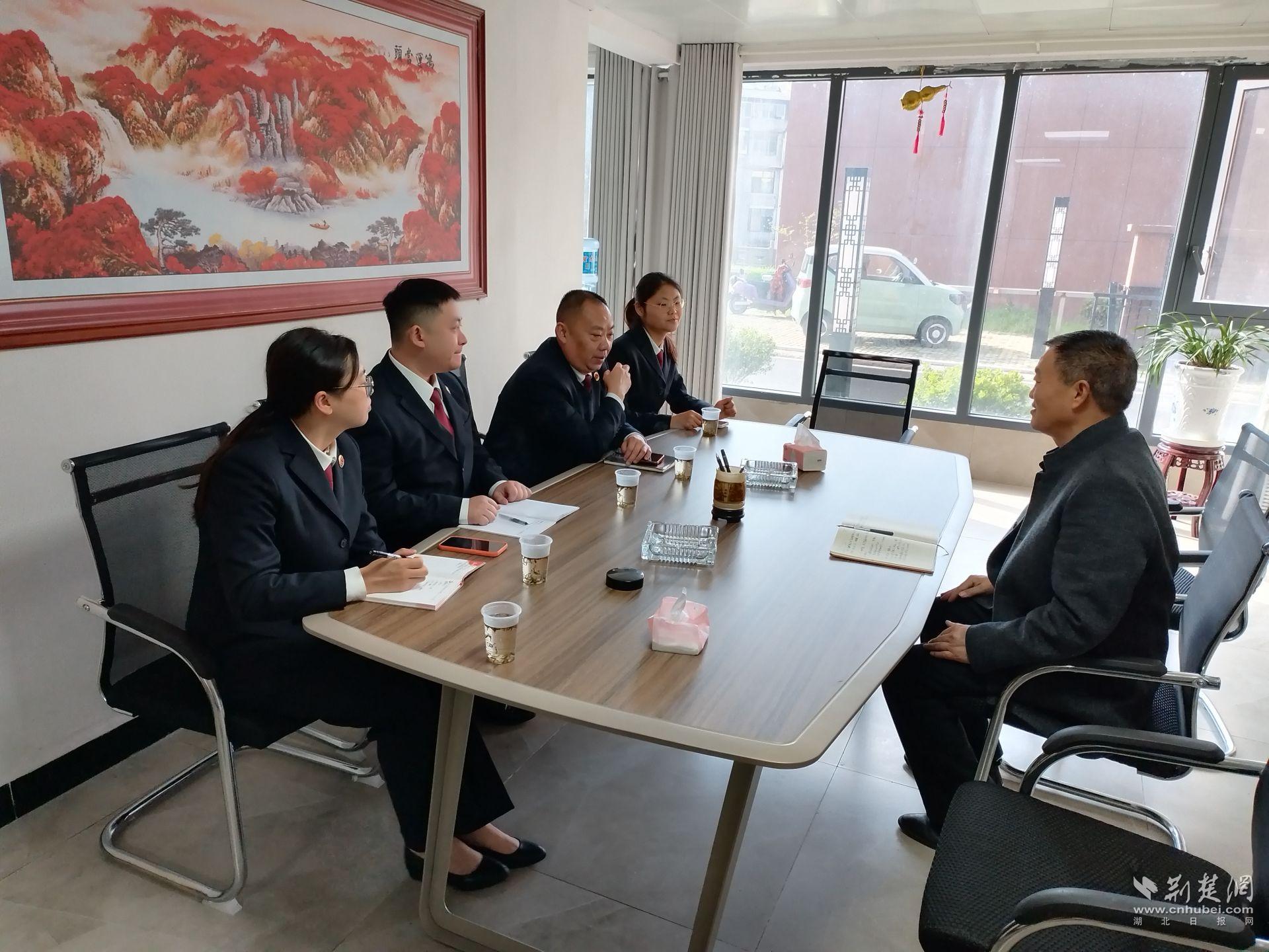 咸丰县检察官走访企业.jpg.jpg